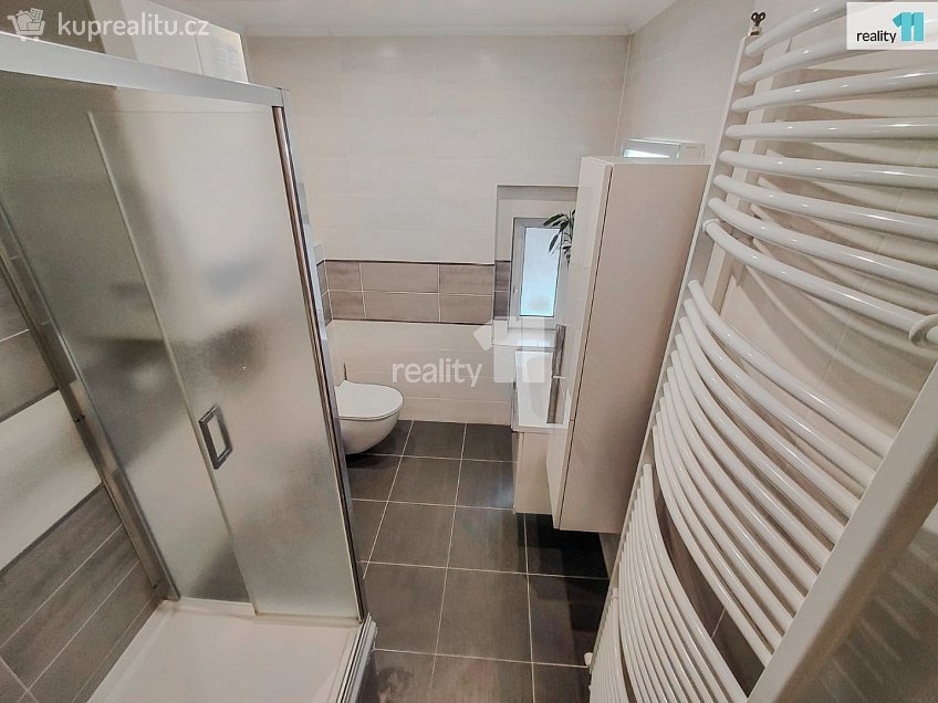 Prodej bytu 2+1 80 m^2 Májová, Cheb 