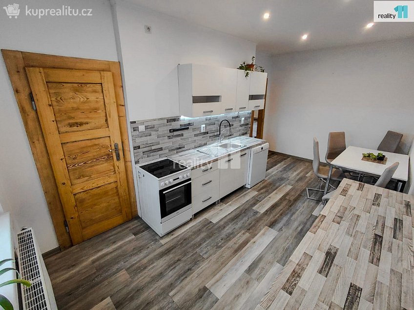 Prodej bytu 2+1 80 m^2 Májová, Cheb 