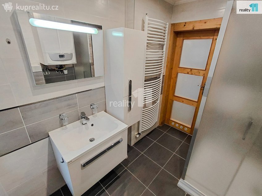 Prodej bytu 2+1 80 m^2 Májová, Cheb 