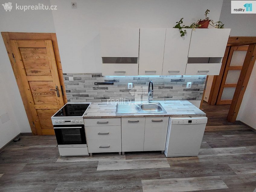 Prodej bytu 2+1 80 m^2 Májová, Cheb 