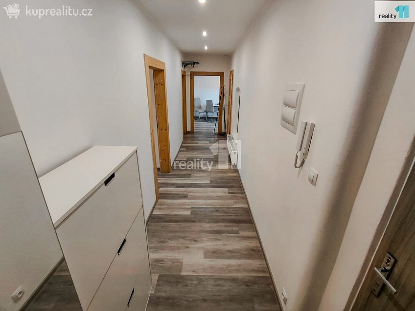 Prodej bytu 2+1 80 m^2 Májová, Cheb 