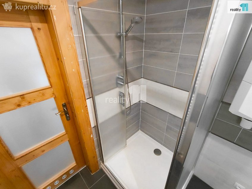 Prodej bytu 2+1 80 m^2 Májová, Cheb 