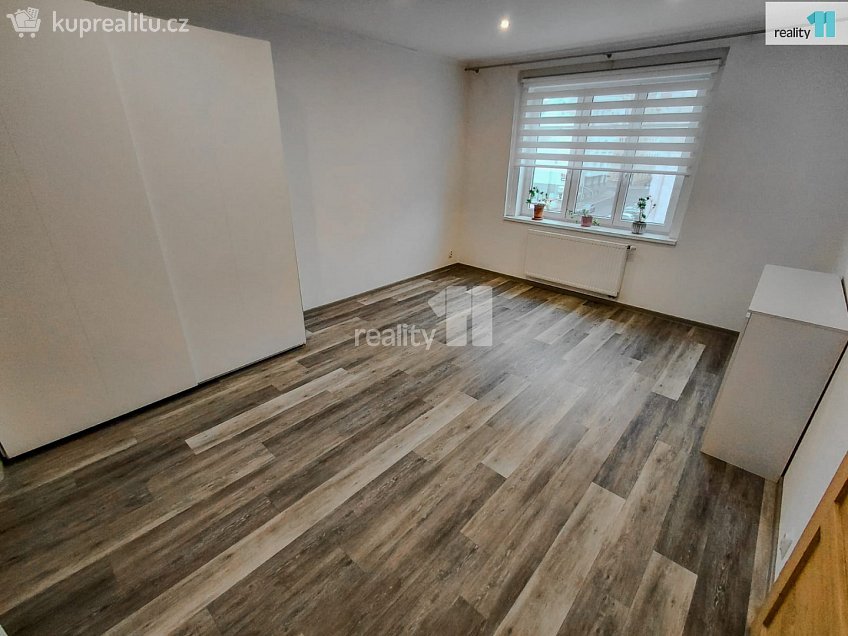 Prodej bytu 2+1 80 m^2 Májová, Cheb 