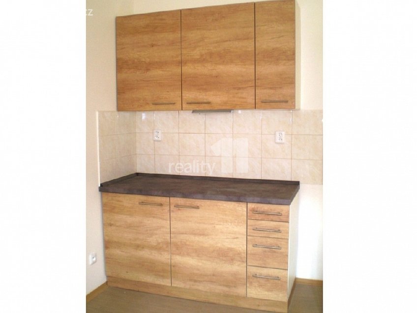 Pronájem bytu 1+kk 18 m^2 Na bitevní pláni, Praha 4 