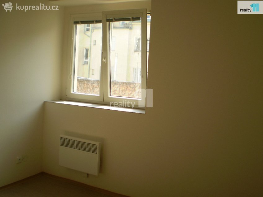 Pronájem bytu 1+kk 18 m^2 Na bitevní pláni, Praha 4 