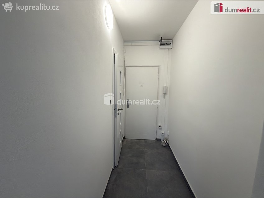 Pronájem bytu 1+kk 19 m^2 Glennova, Ústí nad Labem 