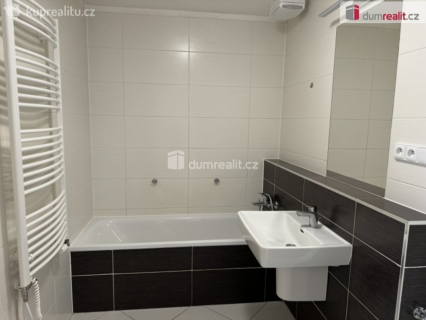 Pronájem bytu 3+kk 86 m^2 Honzíkova, Praha-Dolní Měcholupy 