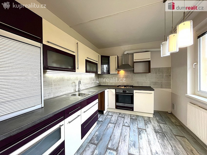 Prodej bytu 3+1 80 m^2 Jiřího z Poděbrad, Sokolov 