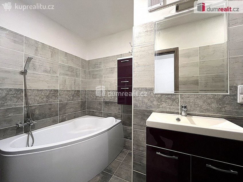 Prodej bytu 3+1 80 m^2 Jiřího z Poděbrad, Sokolov 