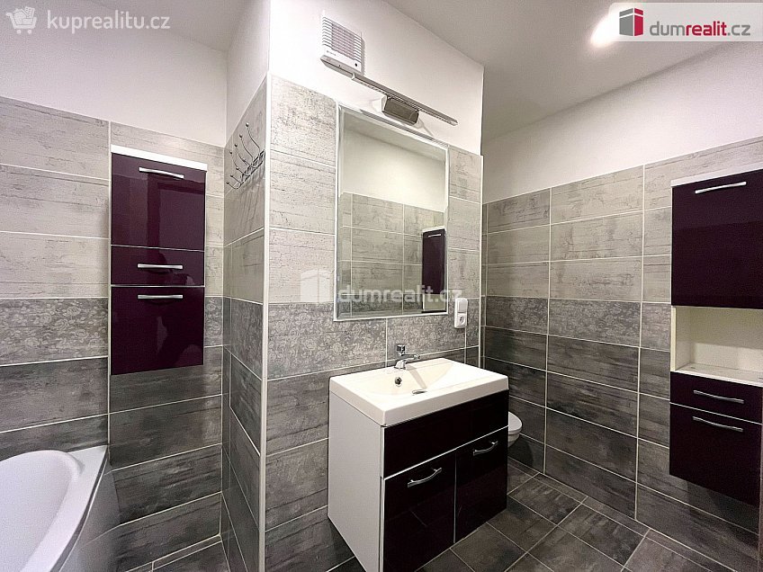 Prodej bytu 3+1 80 m^2 Jiřího z Poděbrad, Sokolov 