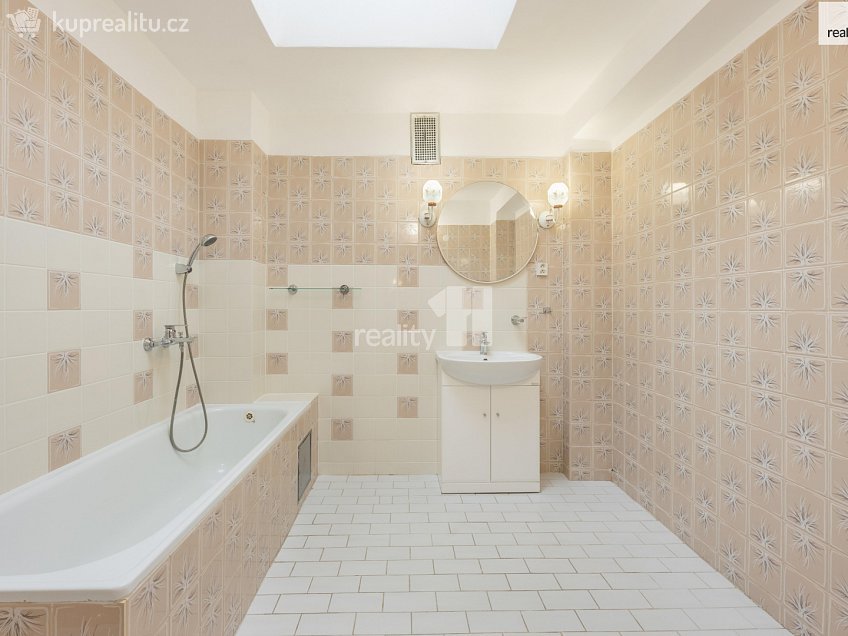 Prodej  rodinného domu 226 m^2 Otická, Praha 11 