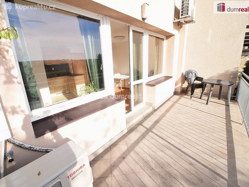 Pronájem bytu 1+kk 27 m^2 Nad Palatou, Praha 5 