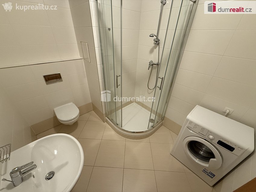 Pronájem bytu 1+kk 42 m^2 Toufarova, Praha-Řeporyje 