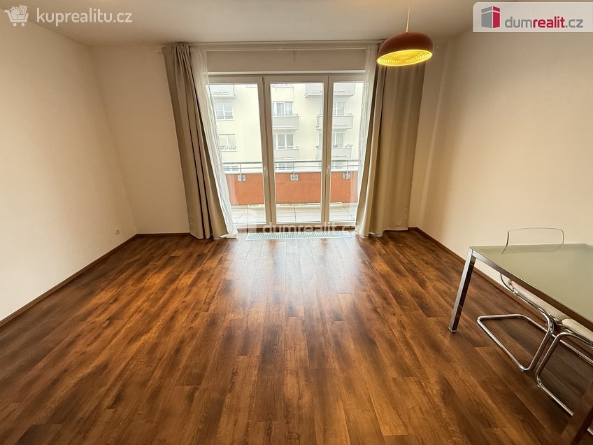 Pronájem bytu 1+kk 42 m^2 Toufarova, Praha-Řeporyje 