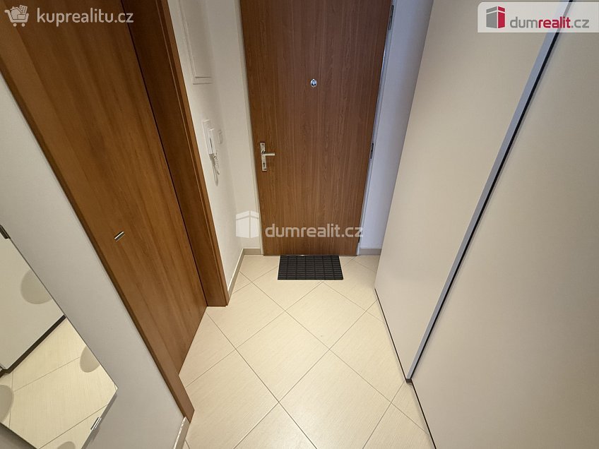 Pronájem bytu 1+kk 42 m^2 Toufarova, Praha-Řeporyje 