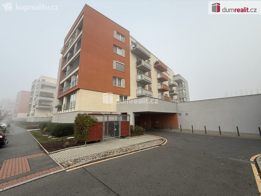 Pronájem bytu 1+kk 42 m^2 Toufarova, Praha-Řeporyje 