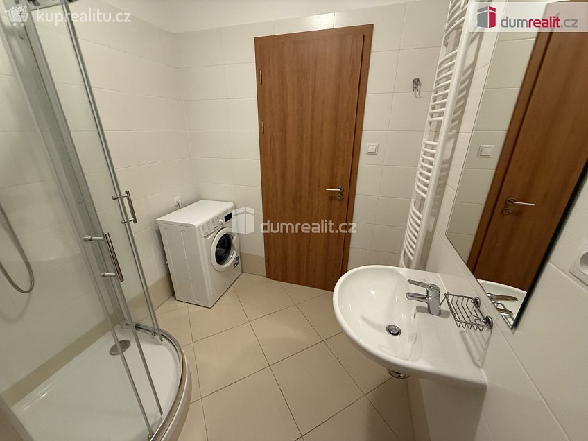 Pronájem bytu 1+kk 42 m^2 Toufarova, Praha-Řeporyje 