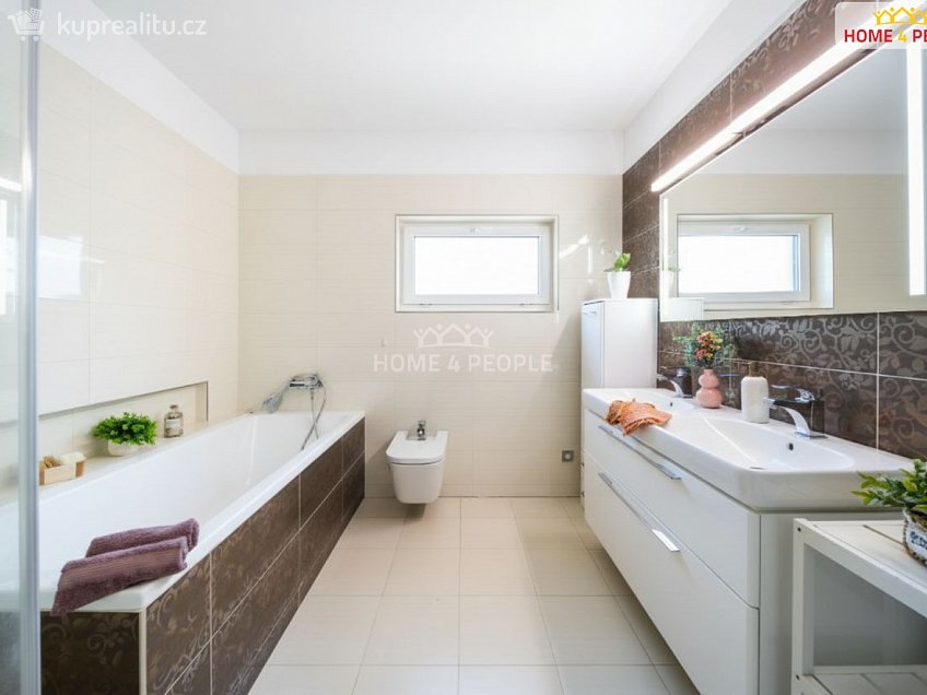 Prodej  rodinného domu 230 m^2 Slunečná, Srubec 