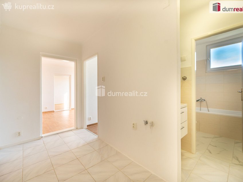 Pronájem bytu 2+1 52 m^2 Netolická, Lhenice 