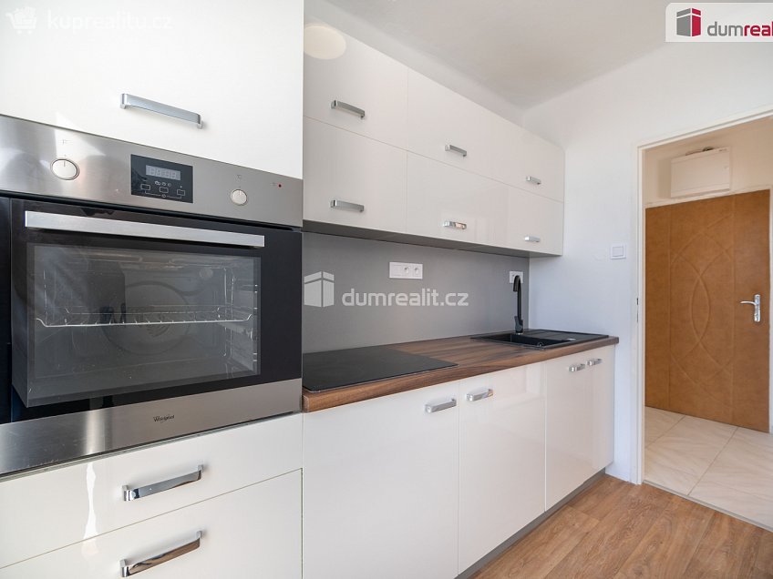 Pronájem bytu 2+1 52 m^2 Netolická, Lhenice 