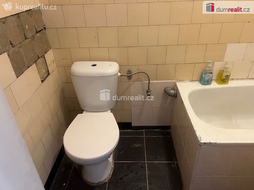 Prodej  zemědělských prostor 140 m^2 V Domkách, Velešín 