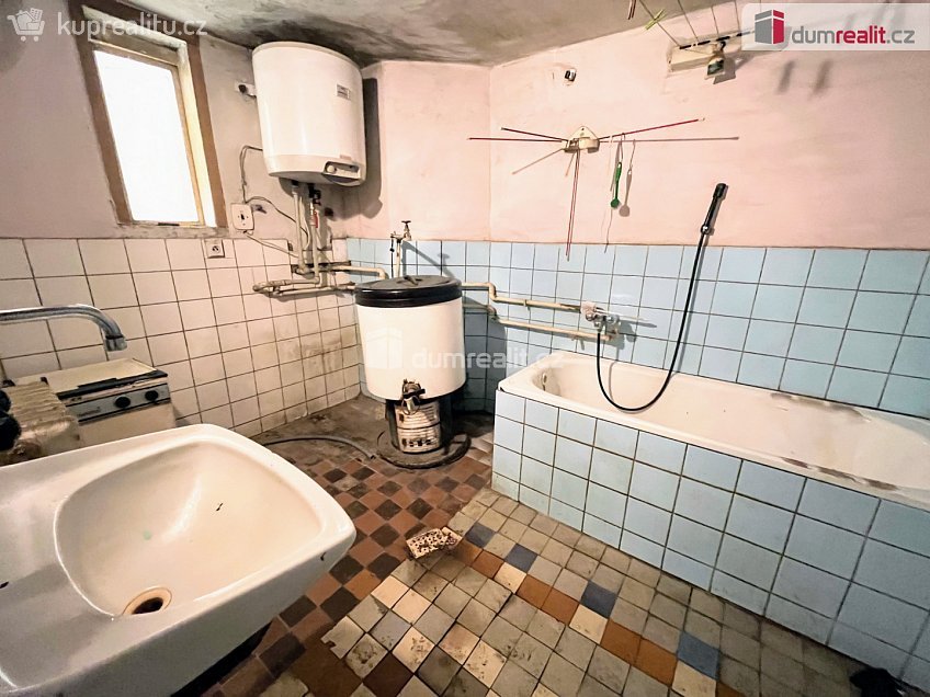 Prodej  rodinného domu 180 m^2 Vážany, Vážany 