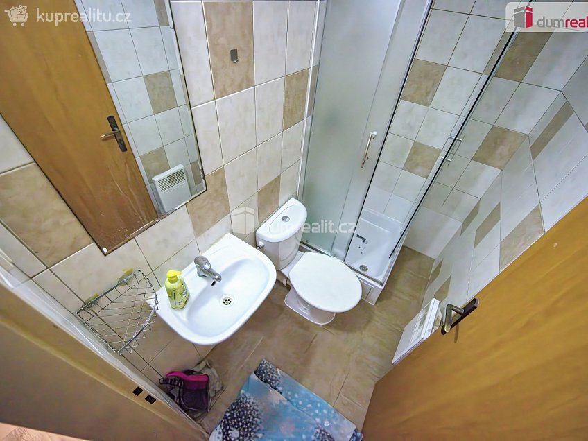 Pronájem bytu 1+kk 16 m^2 Hlavní, Neratovice 