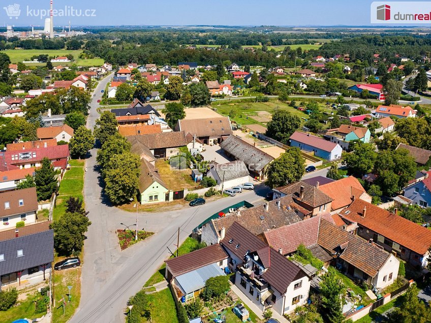 Pronájem bytu 1+kk 16 m^2 Hlavní, Neratovice 