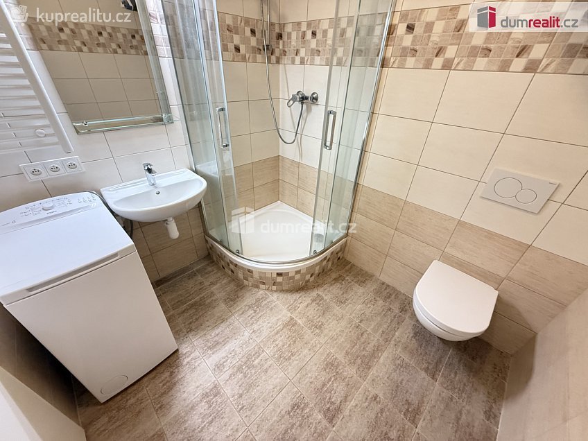 Pronájem bytu 1+kk 27 m^2 Drtinova, Praha 5 