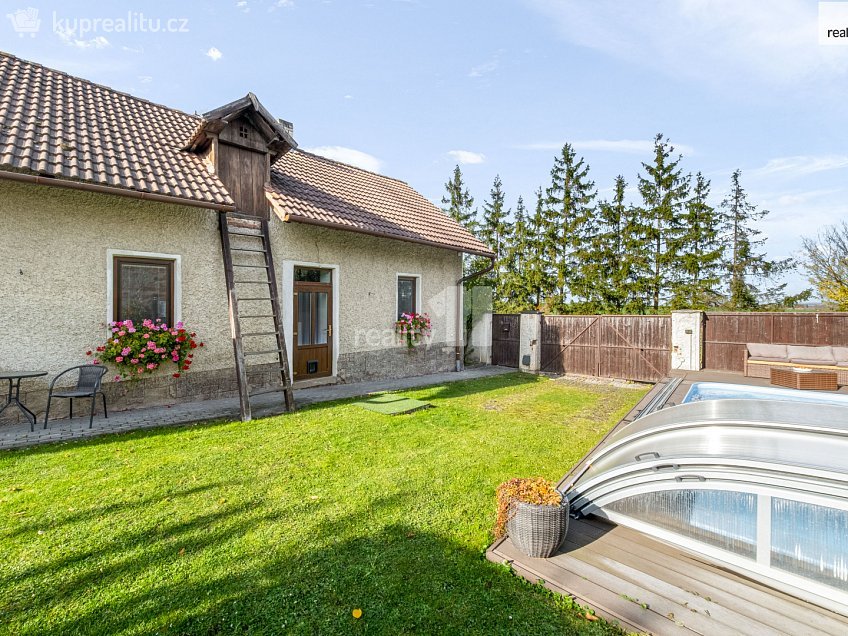 Prodej  rodinného domu 306 m^2 Školská, Cerhenice 