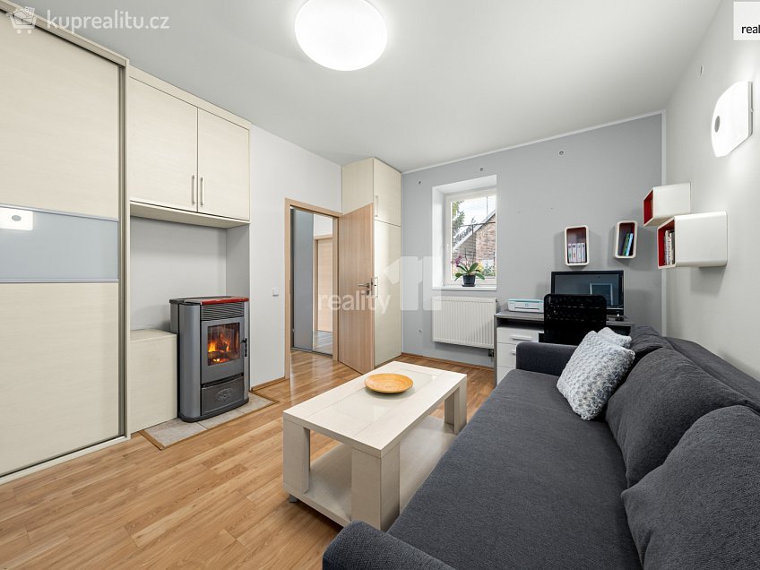 Prodej  rodinného domu 306 m^2 Školská, Cerhenice 