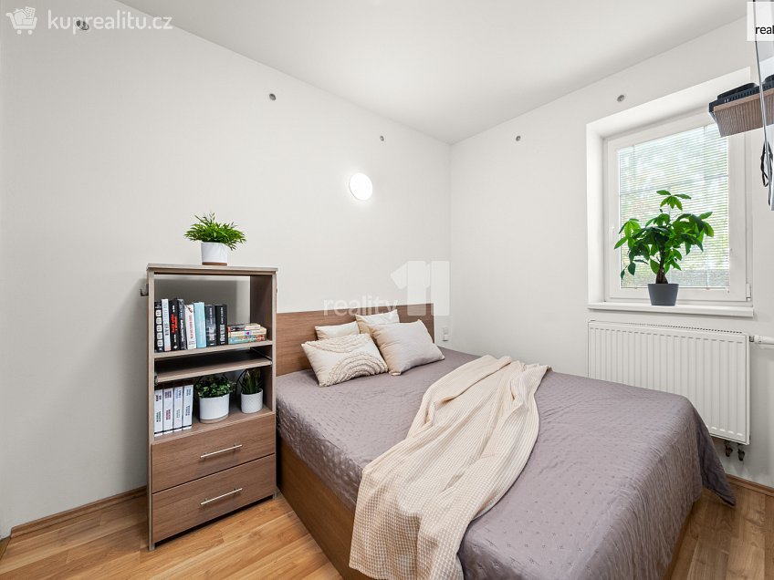 Prodej  rodinného domu 306 m^2 Školská, Cerhenice 