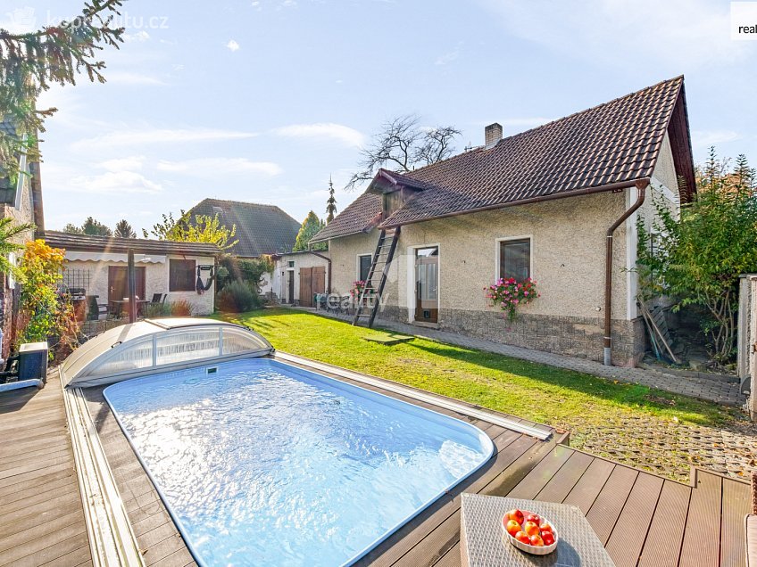 Prodej  rodinného domu 306 m^2 Školská, Cerhenice 