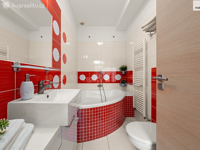 Prodej  rodinného domu 306 m^2 Školská, Cerhenice 