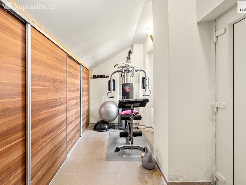 Prodej  rodinného domu 306 m^2 Školská, Cerhenice 