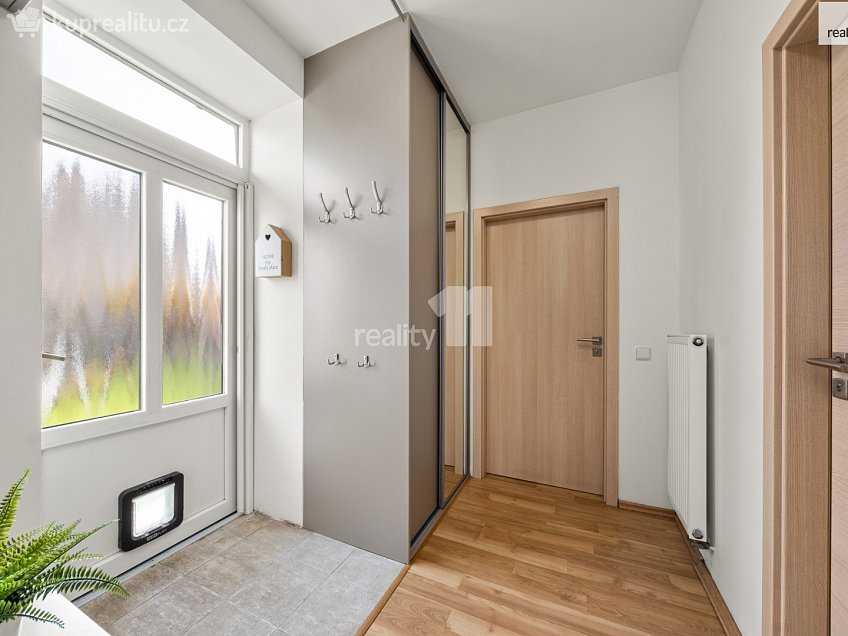 Prodej  rodinného domu 306 m^2 Školská, Cerhenice 