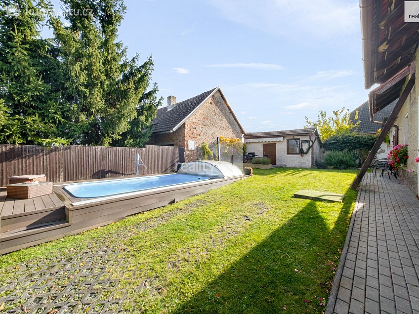 Prodej  rodinného domu 306 m^2 Školská, Cerhenice 