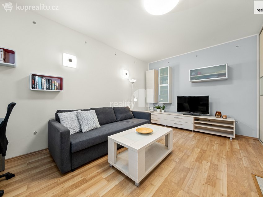 Prodej  rodinného domu 306 m^2 Školská, Cerhenice 