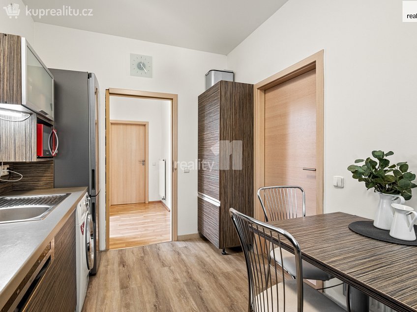 Prodej  rodinného domu 306 m^2 Školská, Cerhenice 