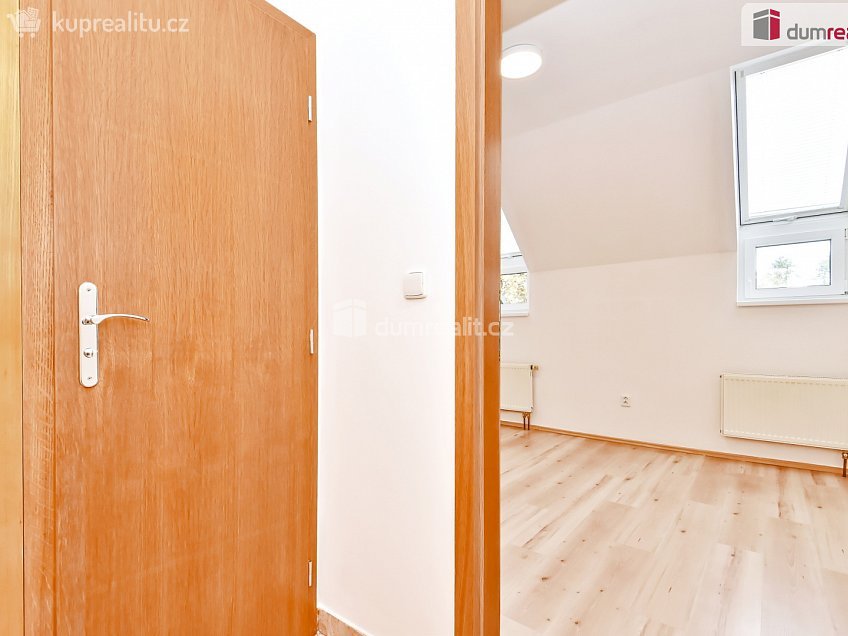 Prodej bytu 1+kk 20 m^2 Palackého, Dobřichovice 