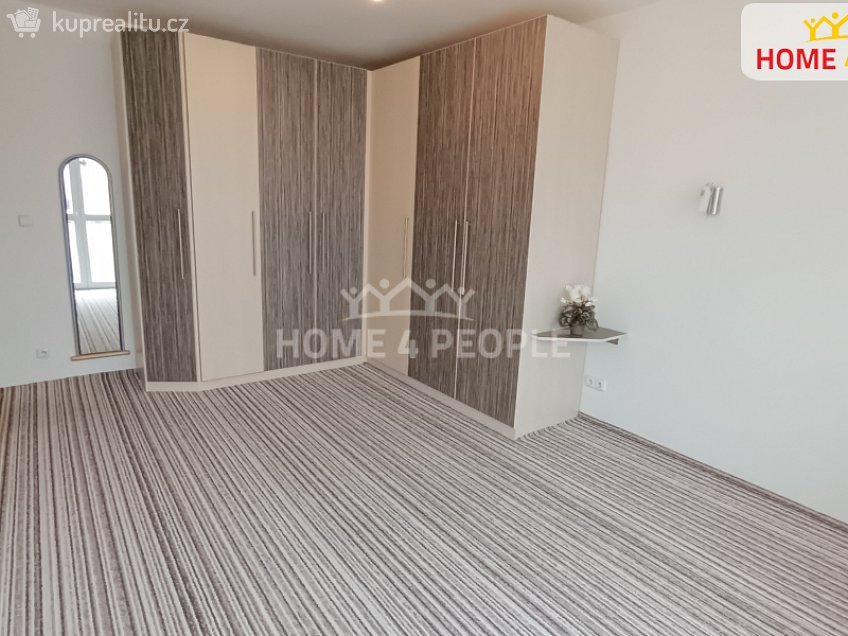 Pronájem bytu 2+1 51 m^2 náměstí Míru, Židlochovice 