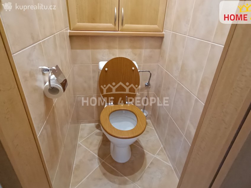 Pronájem bytu 2+1 51 m^2 náměstí Míru, Židlochovice 