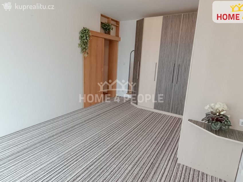 Pronájem bytu 2+1 51 m^2 náměstí Míru, Židlochovice 