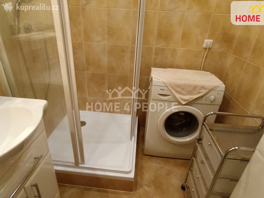 Pronájem bytu 2+1 51 m^2 náměstí Míru, Židlochovice 