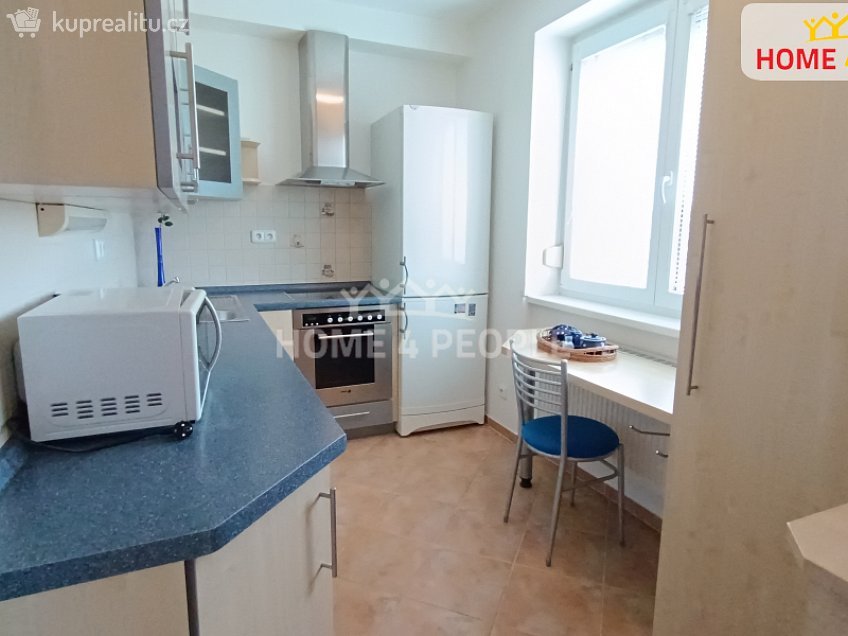 Pronájem bytu 2+1 51 m^2 náměstí Míru, Židlochovice 