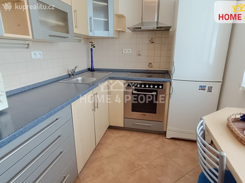 Pronájem bytu 2+1 51 m^2 náměstí Míru, Židlochovice 