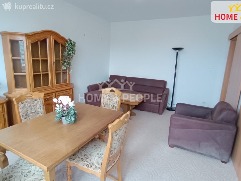 Pronájem bytu 2+1 51 m^2 náměstí Míru, Židlochovice 