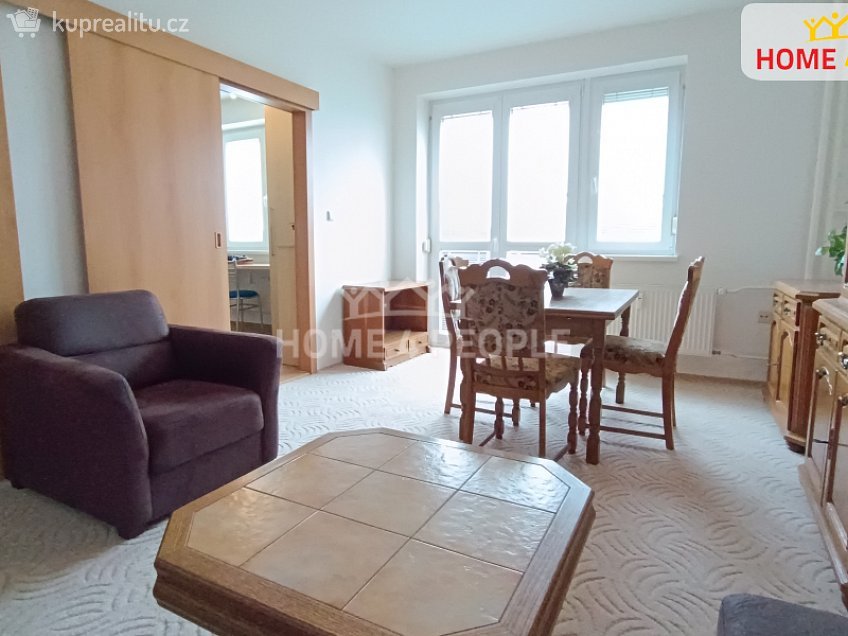 Pronájem bytu 2+1 51 m^2 náměstí Míru, Židlochovice 