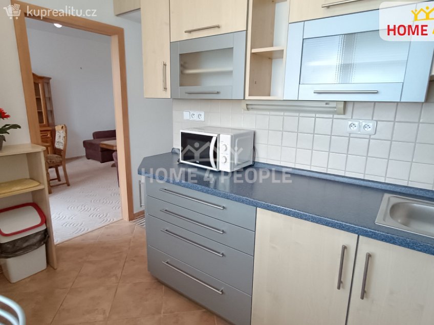 Pronájem bytu 2+1 51 m^2 náměstí Míru, Židlochovice 