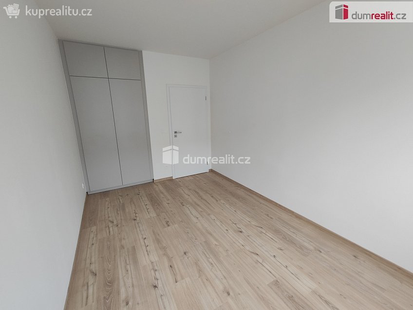 Pronájem bytu 2+kk 54 m^2 Sedlářova, Praha 19 